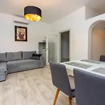 Mayer Villa
