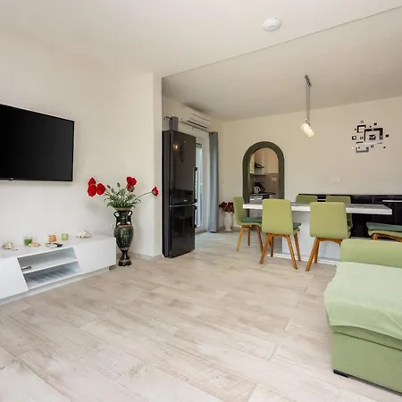 Mayer Villa *